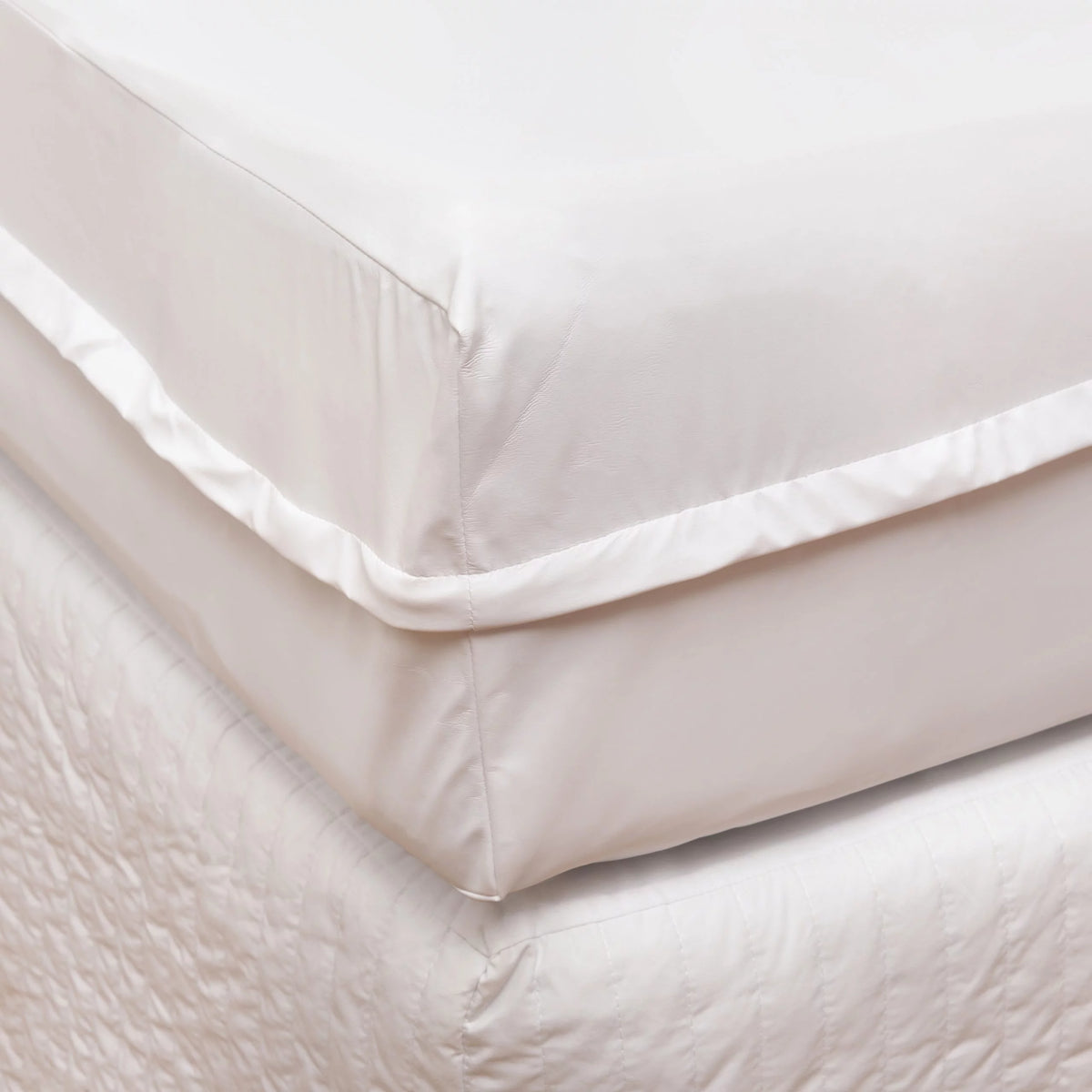 Easywipe PU Hospital Grade W/proof Encasement Zip White 30cm Depth