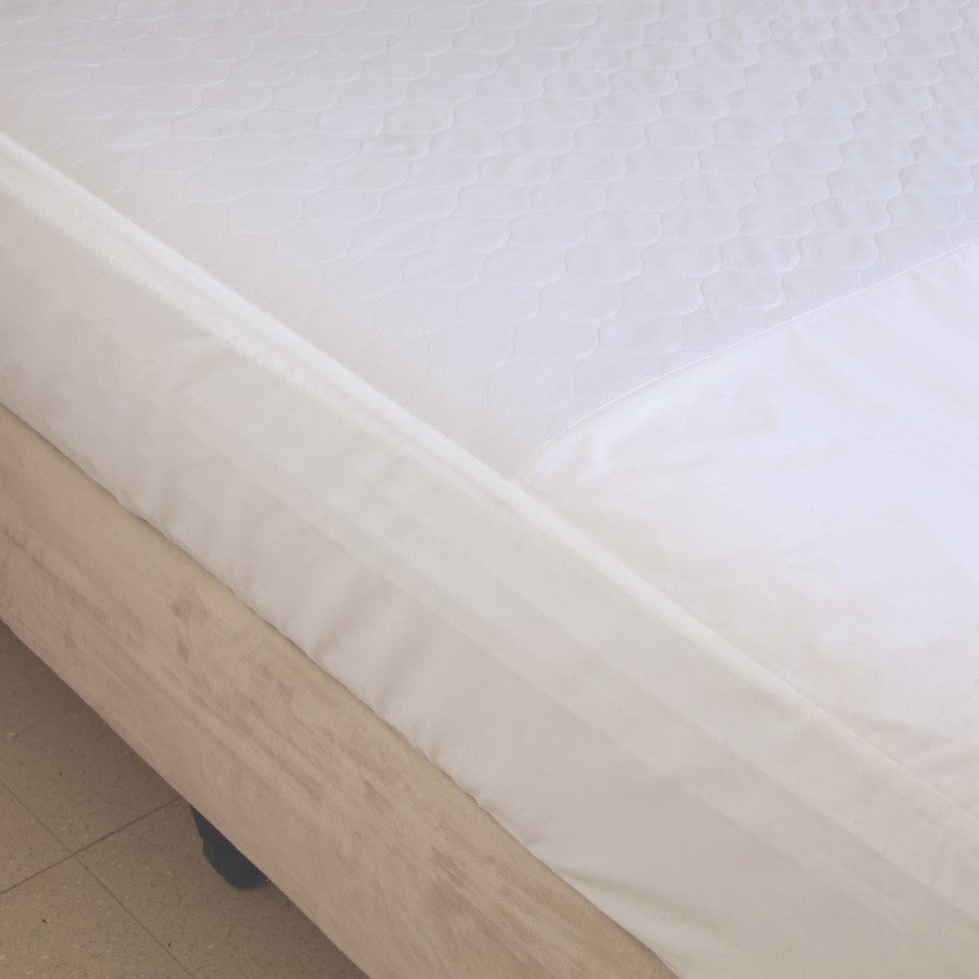 Conni Bed Pad with Intergrated Fitted Sheet