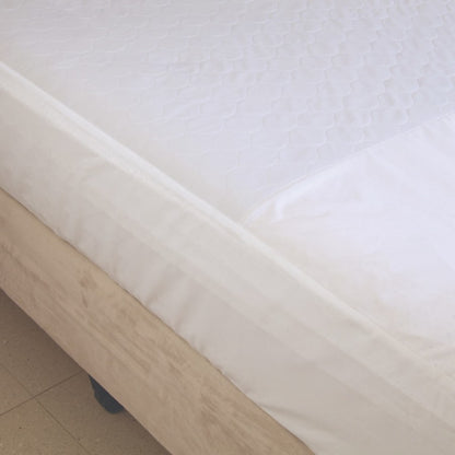 Conni Bed Pad with Intergrated Fitted Sheet